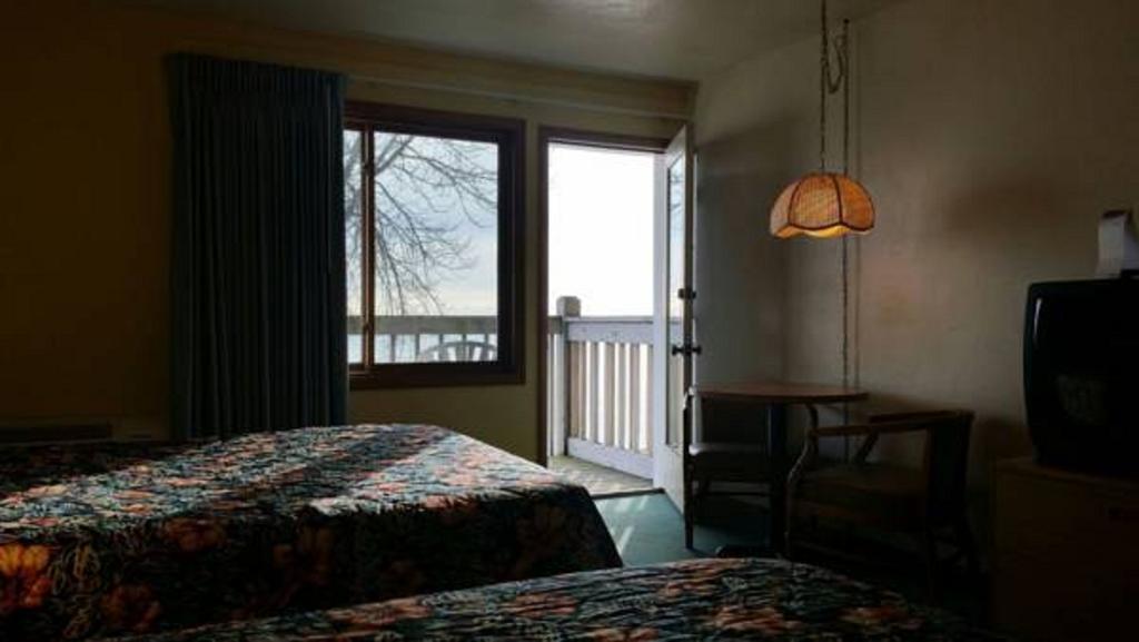Algoma Beach Motel Room photo