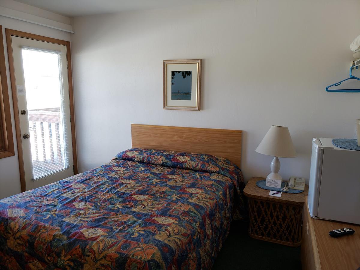 Algoma Beach Motel Exterior photo